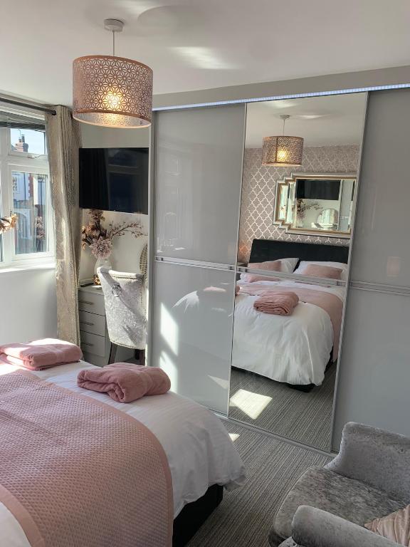 Kensington Luxury Apartment on Gated Development in Leafy edge of Chorley Town Centre - B&B Chorley