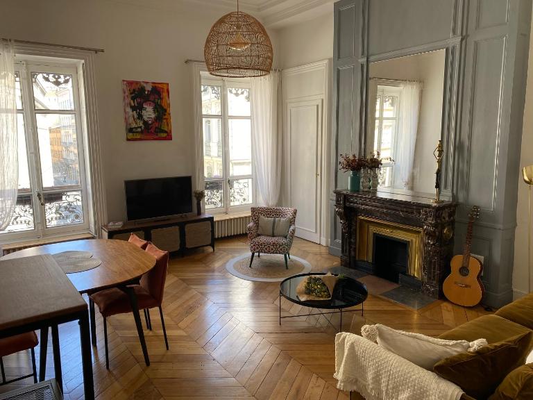 Beautiful 3BR Apt in Lyon Center - Chambres d'hôtes Lyon