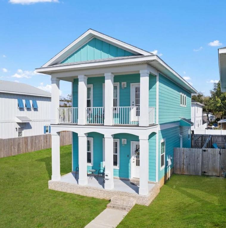 Walk to downtown seafood market Bay views - B&B Pensacola
