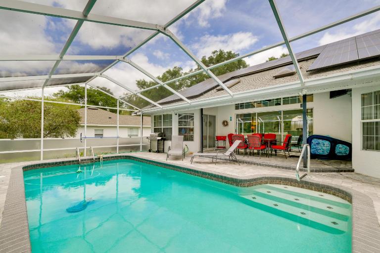 Lanai & Grill: Sunny Home Near Rainbow Springs! - Chambres d'hôtes Dunnellon