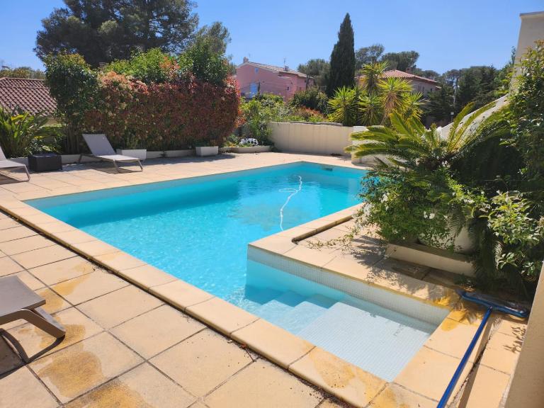 Superbe villa accès direct plage - Bed and Breakfast Saint-Raphaël