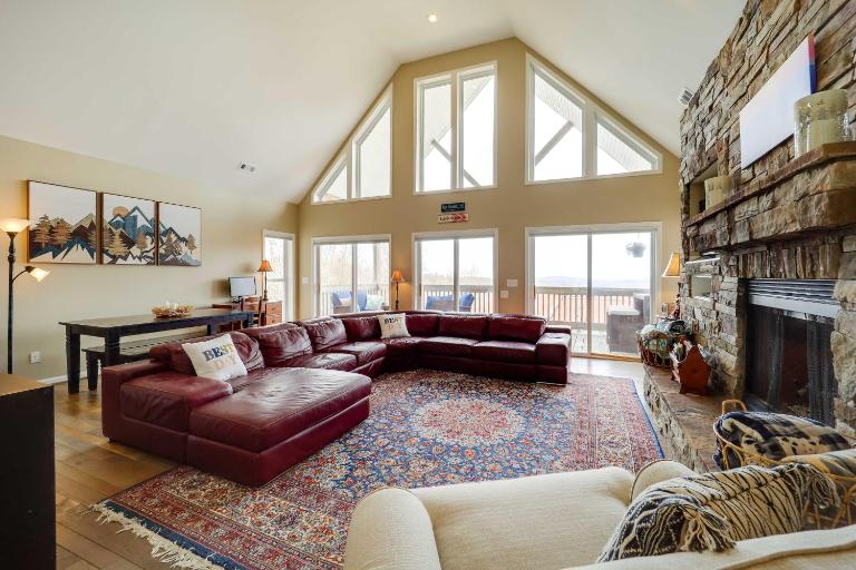Family Home in Sugar Mtn w/ Fire Pit & Game Room! - B&B Sugar Mountain