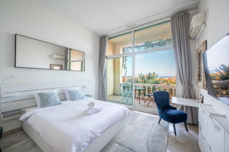 Nice studio sea front, terrace, ground floor - B&B Menton