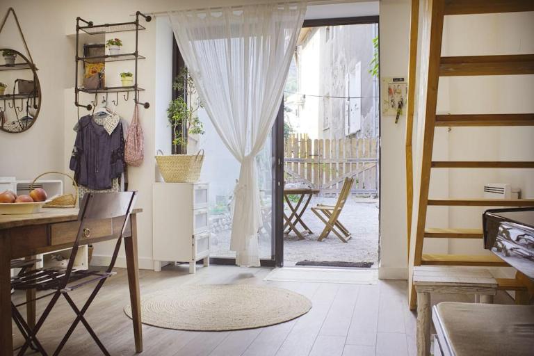 Duplex dans village avec jardin - B&B Claix