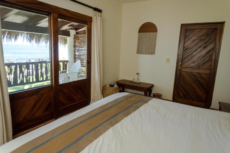 Casa Manzanillo - Ocean Room - Ocean View Room at Exceptional Beach Front Location - Chambres d'hôtes Troncones
