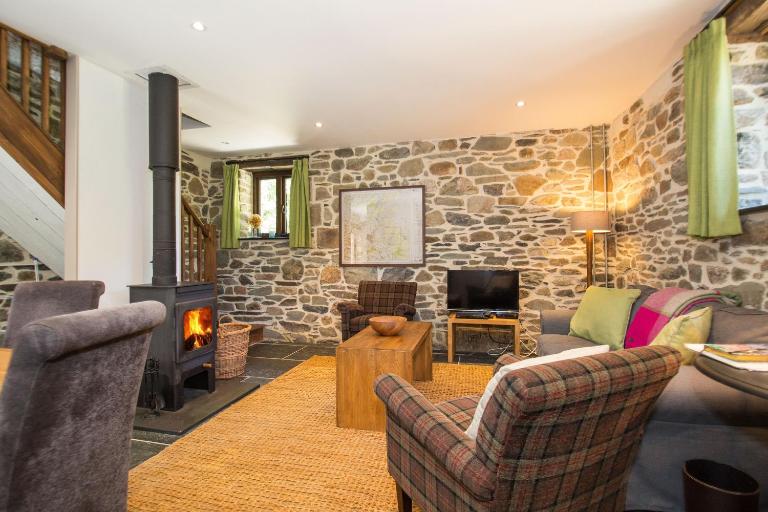 Lena Cottage at Wringworthy Farm on Dartmoor National Park, close to Tavistock, ideal base for exploring Devon and Cornwall, hiking, horse riding, golf, fuelled by green energy - B&B Marytavy