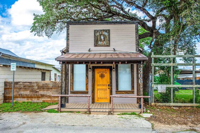 Lonesome Dove Bandera Cabin - B&B Bandera