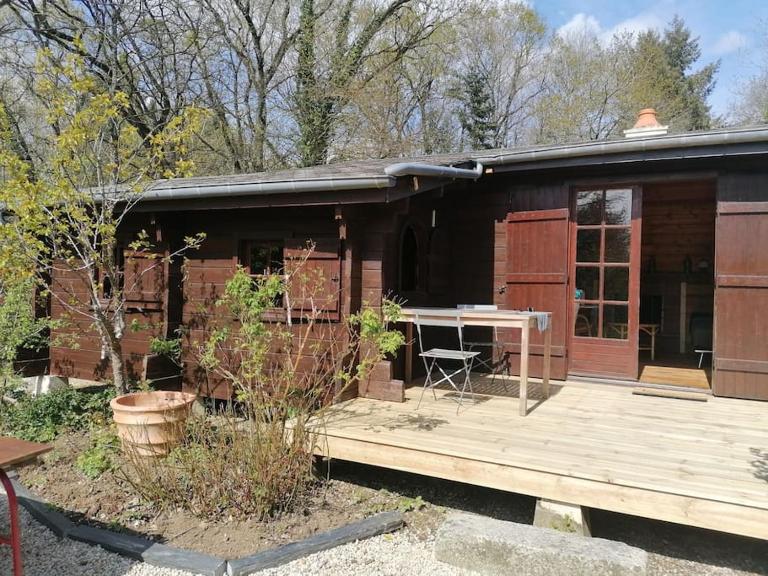 Chalet en pleine nature au bord d'un étang - Chambres d'hôtes Lanvallay