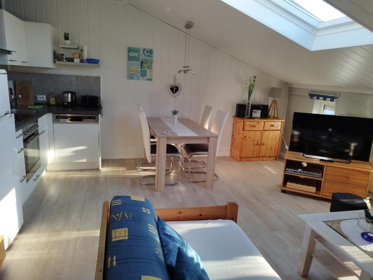 Haus Sandra - FeWo 8, 1 Stock, Box-Betten, Terrasse mit Strandkorb - B&B Dahme
