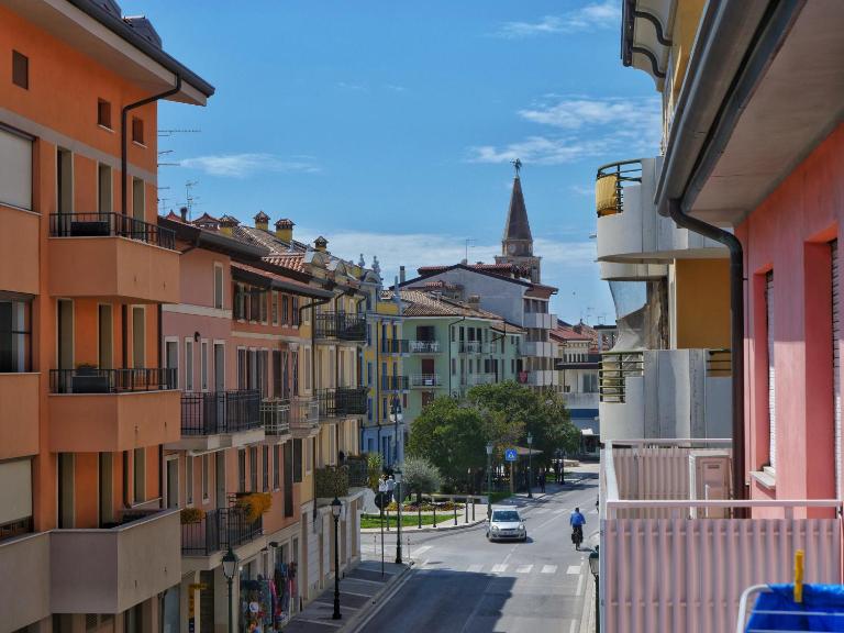 Lounge Del Duca, centralissimo bicamere su due livelli - posto auto a richesta - Chambres d'hôtes Grado