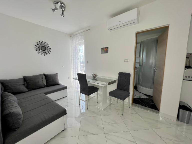 Apartman Solin 4, parking - Bed and Breakfast Solin