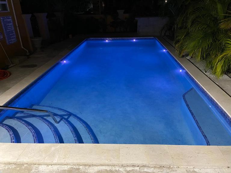 Elegance, Ochi Rios - 2BR Oasis with Exclusive Private Pool!" - B&B Mammee Bay