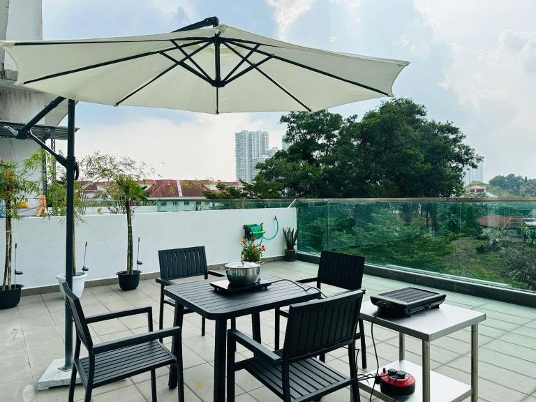 Paragon Residence 8-12pax-Big Balcony with BBQ - Ferienwohnung Johor Bahru