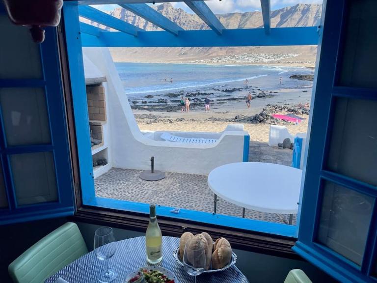 Villa Beachfront Famara - B&B Famara