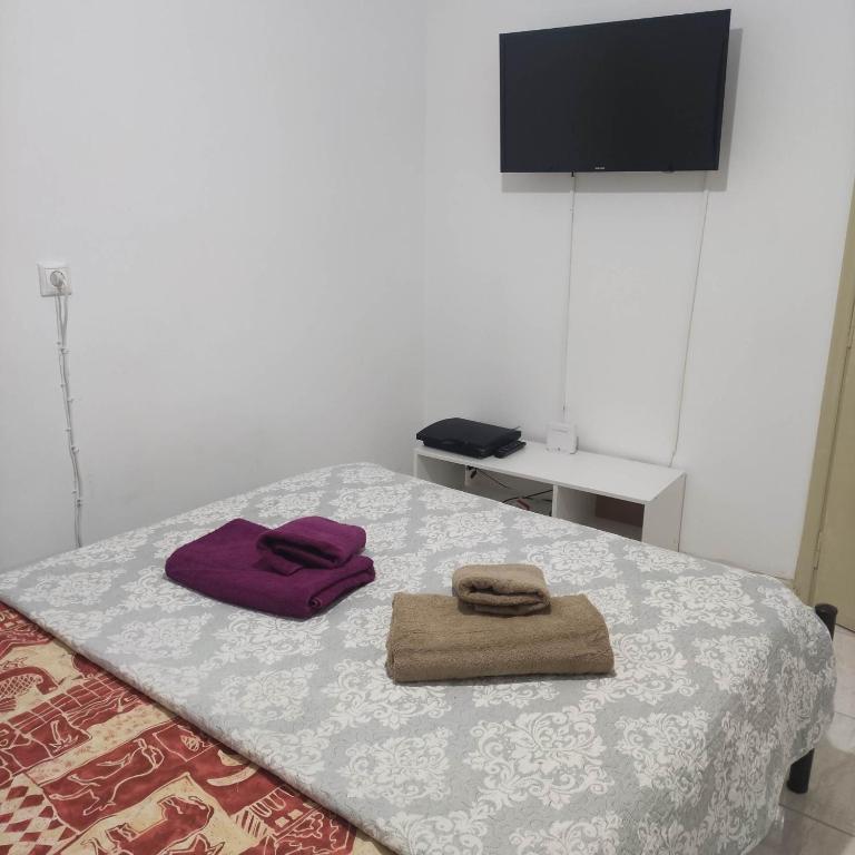 SMALL AND COMFORTABLE APARTMENT VATHI SAMOS - Chambres d'hôtes Vathy