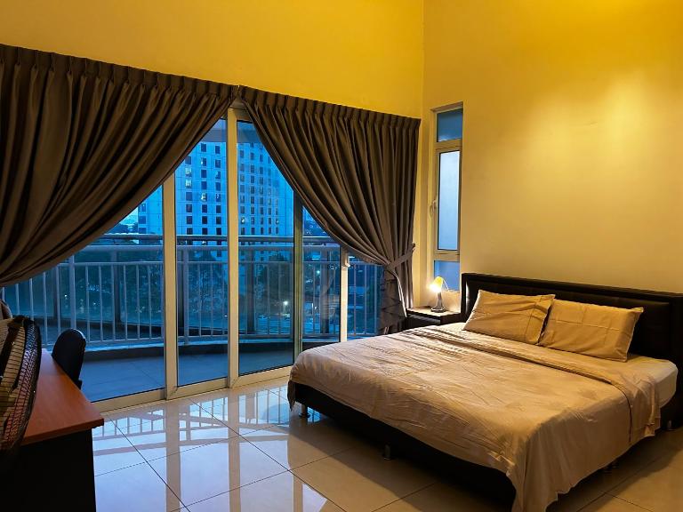 Golden Sands Seaview Residence 3MIN walk to Hospital Sultanah Aminah by Micasa Homestay - Chambres d'hôtes Johor Bahru