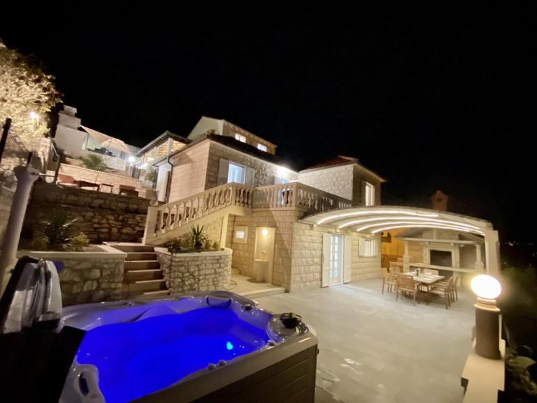Villa FJERA - sea view, hot tubs, terrace, BBQ - Ferienwohnung Pučišća