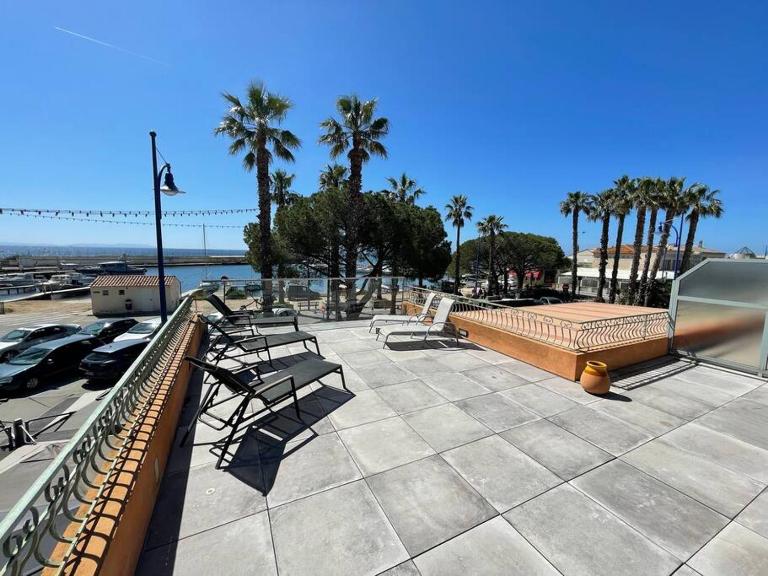 110 M2 de terras vue mer, pieds dans l eau pour 6 pers maxi avec clim et wifi fibre avec 390 places de PARKING GRATUITES à proximité - Ferienwohnung Hyères