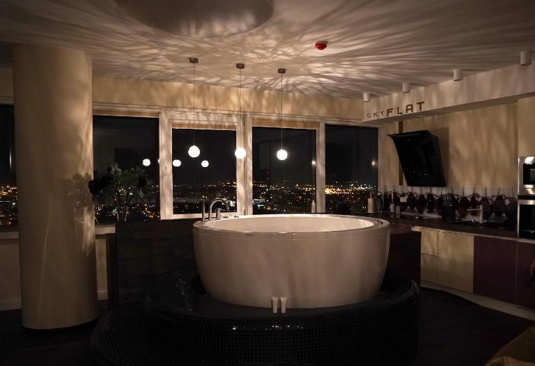 sky FLAT jacuzzi sauna 27 FLOOR - B&B Klaipėda