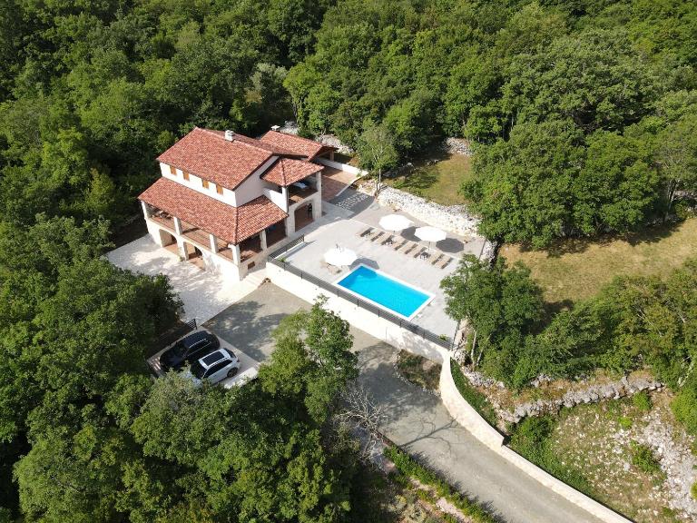 Amazing 4 bedroom villa with Swimming pool and WIFI, family frendly - B&B Tribalj