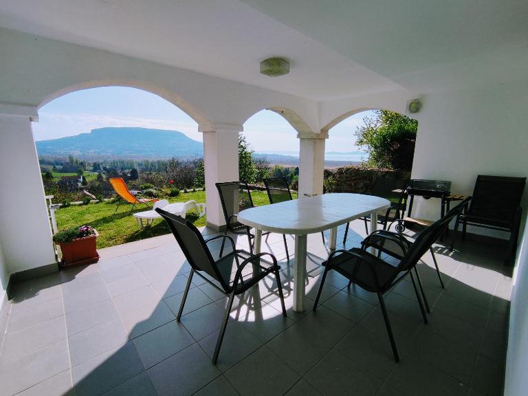 Délibáb Vendégház - B&B Szigliget