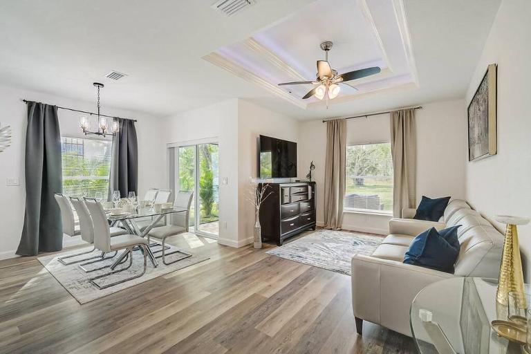 SW Florida Luxury Modern Retreat, King Bed Suite , Close to Beaches / Golfing / Fishing / Air Ports , 2023 Built - Chambres d'hôtes Rotonda West