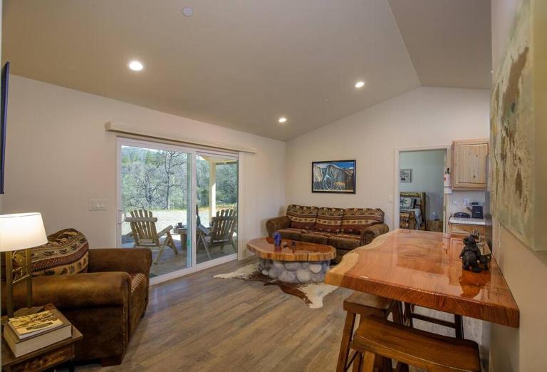 Cozy Cub Cabin, brand new home near Yosemite - Ferienwohnung Mariposa