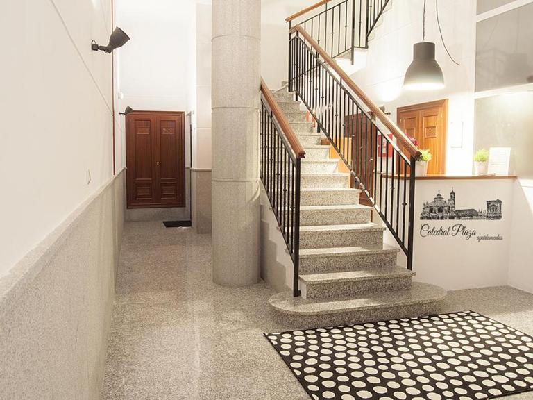Apartamentos Catedral Plaza 3000 - Bed and Breakfast Granada