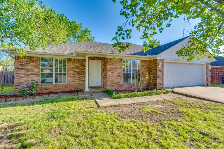 2 Mi to UCA: Group Getaway w/ Private Yard! - B&B Conway