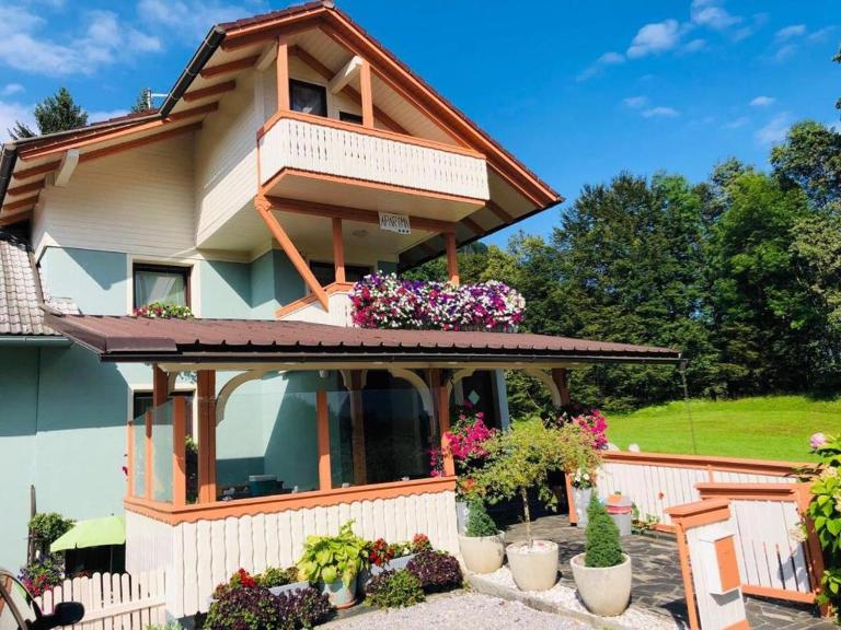 Studio Eržen - Bed and Breakfast Zgornje Gorje