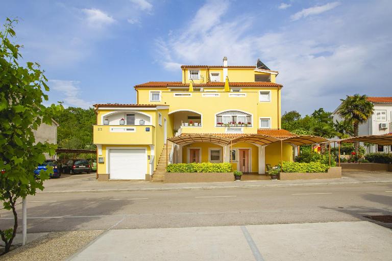 Apartmani Justić - Ferienwohnung Njivice, Krk