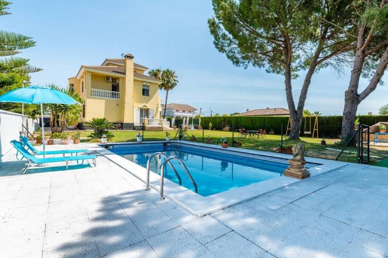 Star's House Sevilla.Con piscina,10 min de Sevilla - B&B Valencina de la Concepción