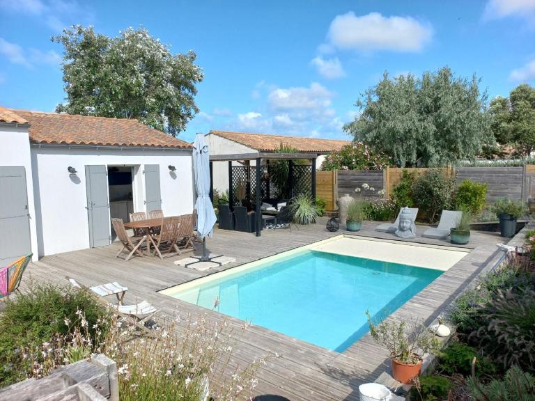 Villa Clara, 600m de la mer, piscine - Chambres d'hôtes Saint-Denis-d'Oléron