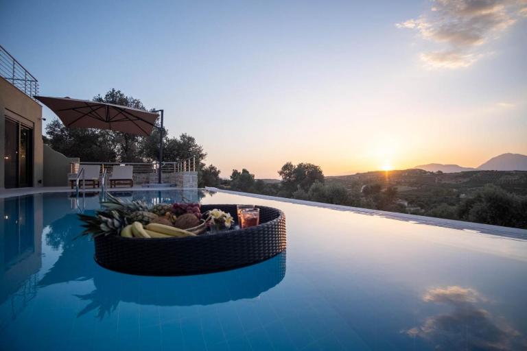 Villa Olea with eco Pool - Chambres d'hôtes Sívas
