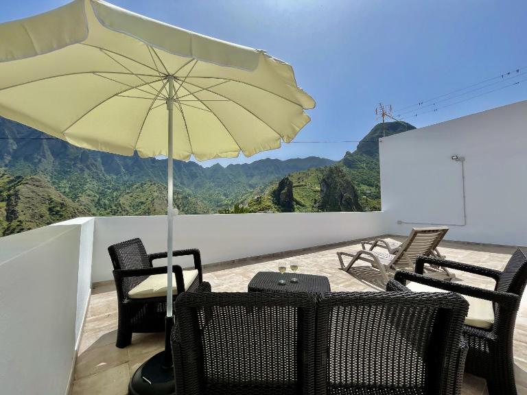 Ca Yaya - Big House with Terraces - Rooftop & Views - B&B Hermigua