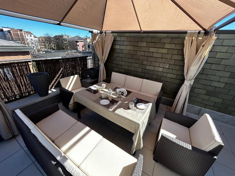 R39 Attic with Terrace and Private Parking - Chambres d'hôtes Milan