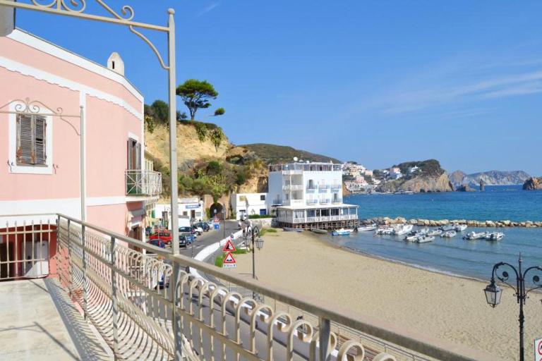 Maridea - Il Delfino - B&B Ponza