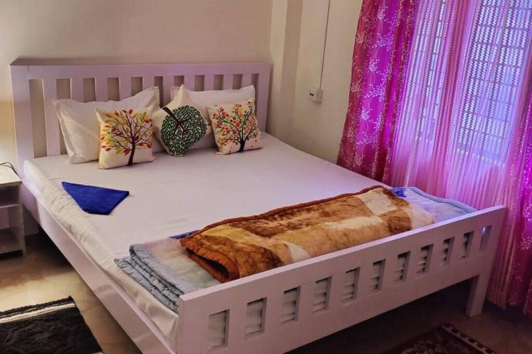 Sleep Inn Homestay (After 2 guests extra charge) - Bed and Breakfast Guwahati
