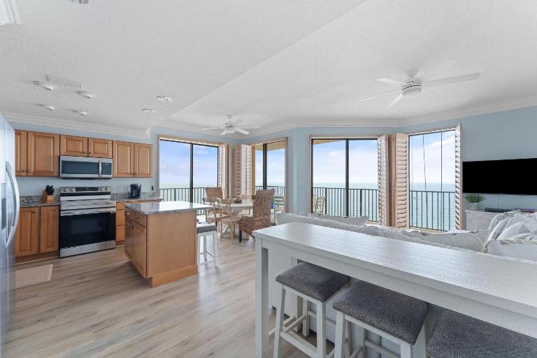Phoenix V 1517 - B&B Orange Beach