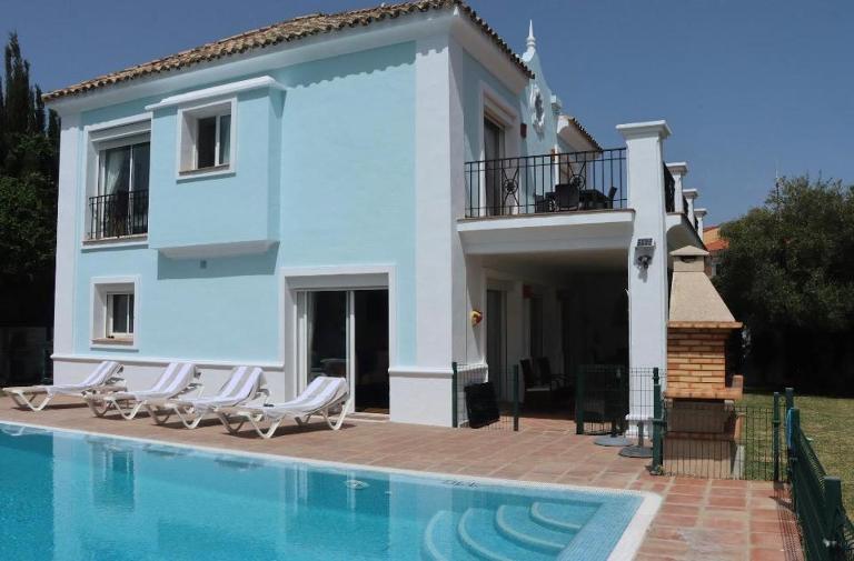 Detached Villa 4 bed Duquesa with Private infinity pool close to port and beach - Chambres d'hôtes Manilva