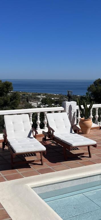 Romantic white Villa -private pool - Chambres d'hôtes Nerja