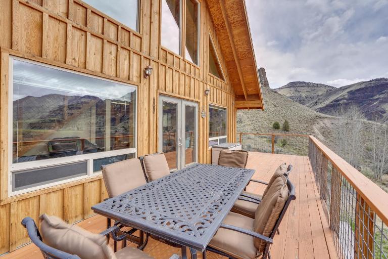 Stunning Hilltop Home by John Day Fossil Beds - Bed and Breakfast Kimberly