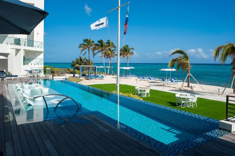 Club Suites at Rum Point - B&B Driftwood Village