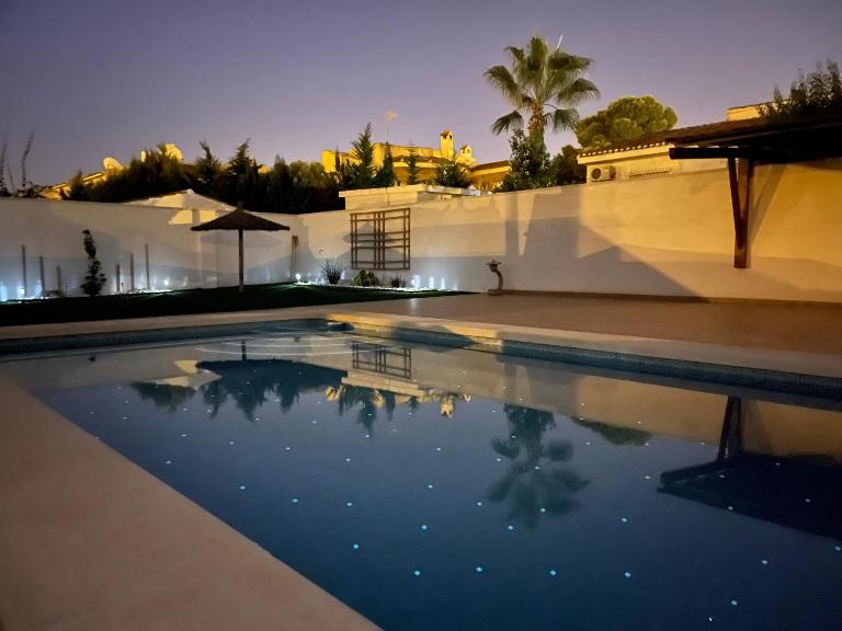 CHALET CON PISCINA PRIVADA - Ferienwohnung Torrevieja