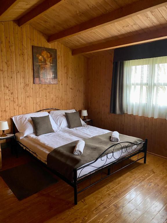 Eszter-Ház - B&B Kisapáti