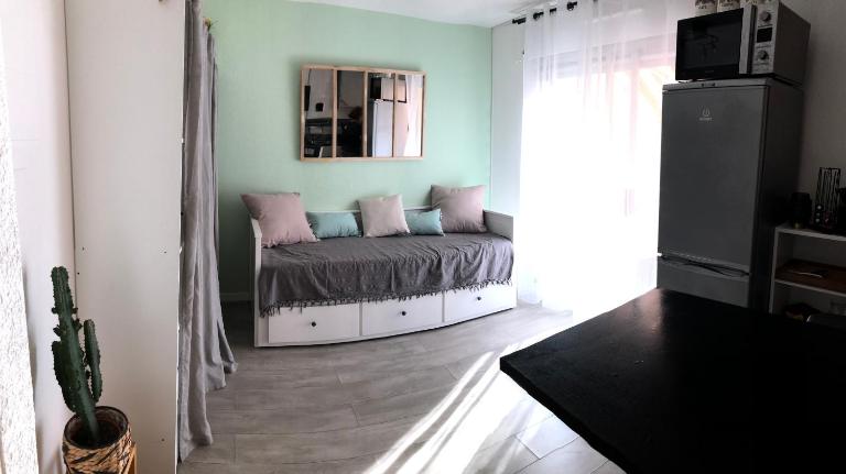 studio avec terrasse et piscine - B&B Bandol