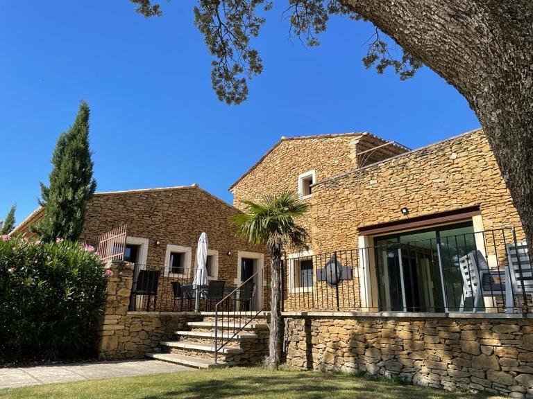Belle villa avec piscine intérieure et piscine extérieure Gite Les Aiguiers - Ferienwohnung Grignan