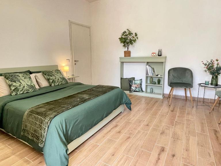 GREEN HOUSE Fiumicino Rome Airport - Bright Studio Apartment - Chambres d'hôtes Fiumicino