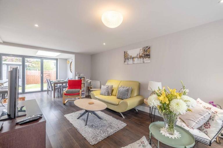 Central Windsor, 5 mins to Legoland, Driveway - By Tempstay - B&B Windsor