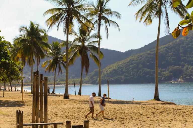 Casa à 250m praia Martim de Sá, melhor praia, wi-fi e aceita pets - B&B Caraguatatuba